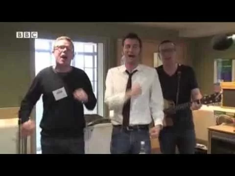 Read more about the article David Tennant sings I Would Walk 500 Miles with the Proclaimers