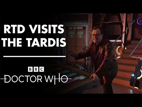Read more about the article Russell T Davies Visits Peter Capaldi’s TARDIS